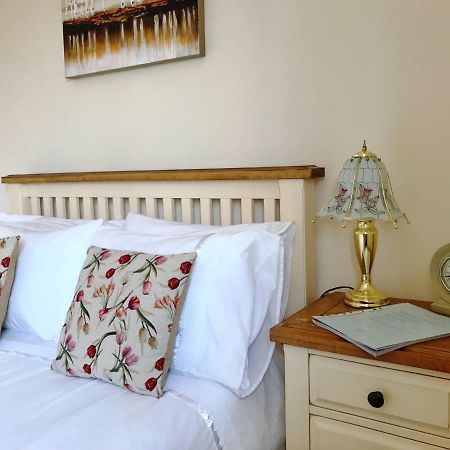 Bed and Breakfast Moon House Вітні Екстер'єр фото