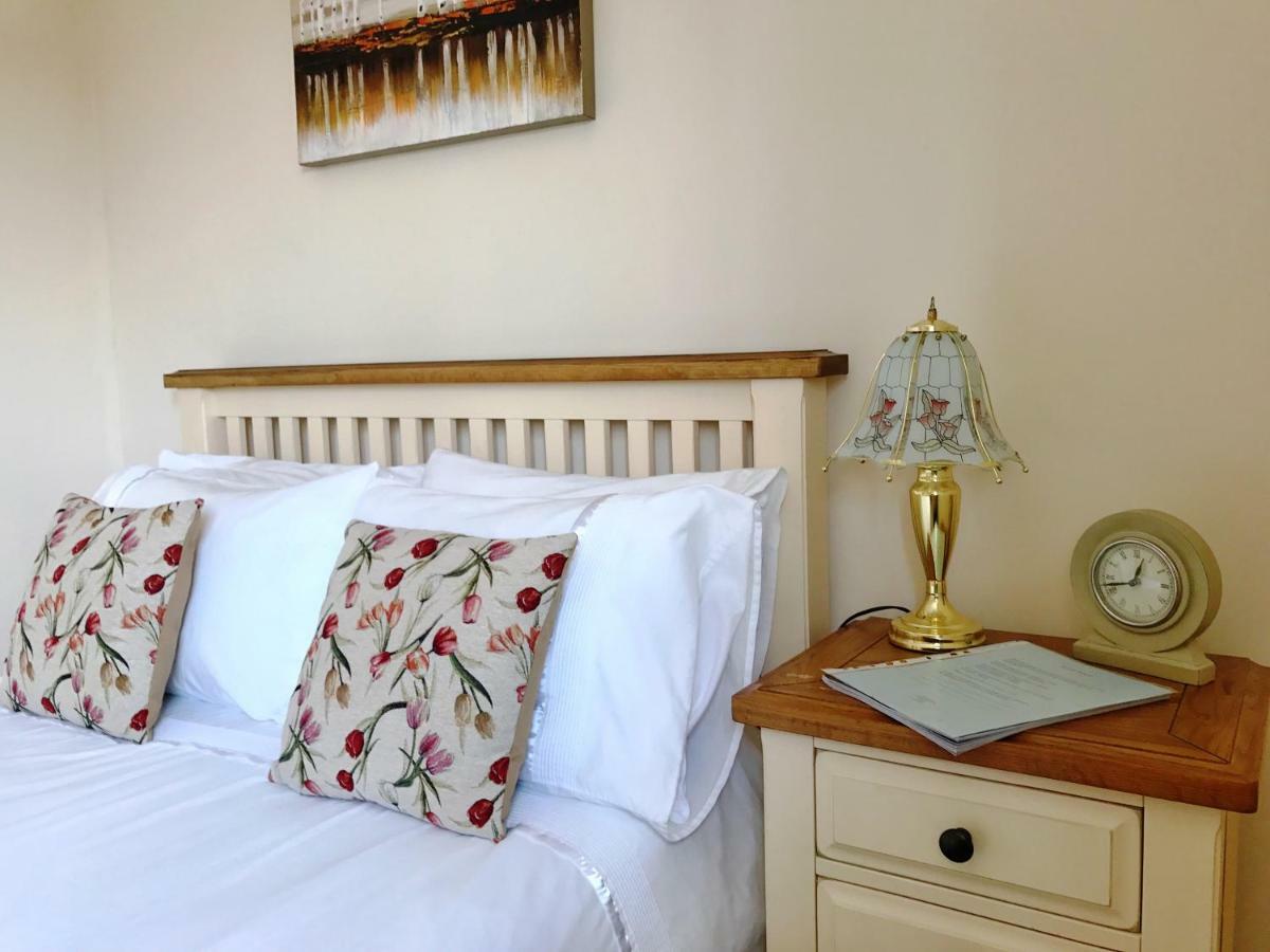 Bed and Breakfast Moon House Вітні Екстер'єр фото